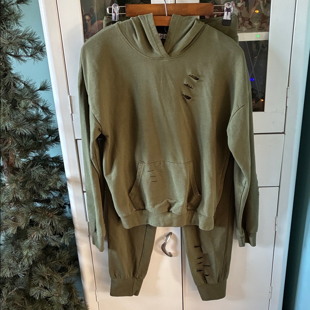 Jolie & Joy by FCT with Love sz M Olive Distressed Hoodie and Joggers Set